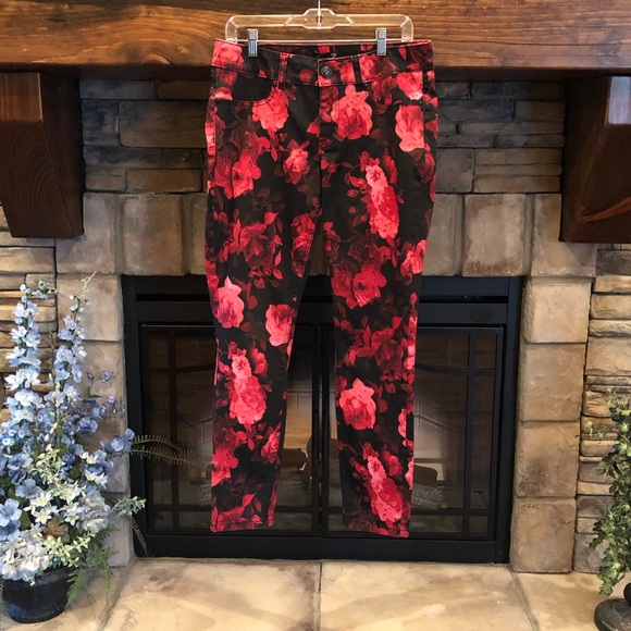 Seven7 Denim - Seven7 Red Midnight Rose Floral Skinny Jeans • 10